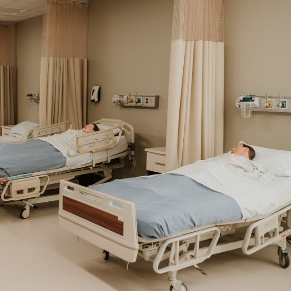 High fidelity nursing equipment and simulation manikins in nursing lab beds